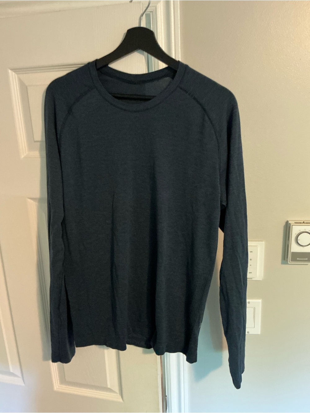 lululemon athletica Long Sleeve Crewneck Shirt Metal Vent Tech- Navy